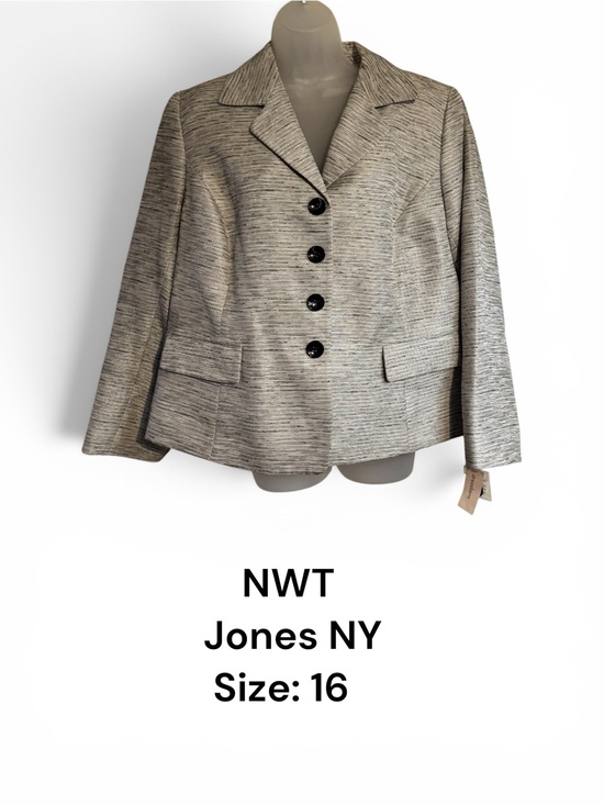 Jones Studio Jackets & Blazers - NWT  RET: $90   Jones Studio Gray Tweed Button-Front Blazer SIZE: 16W    #CL